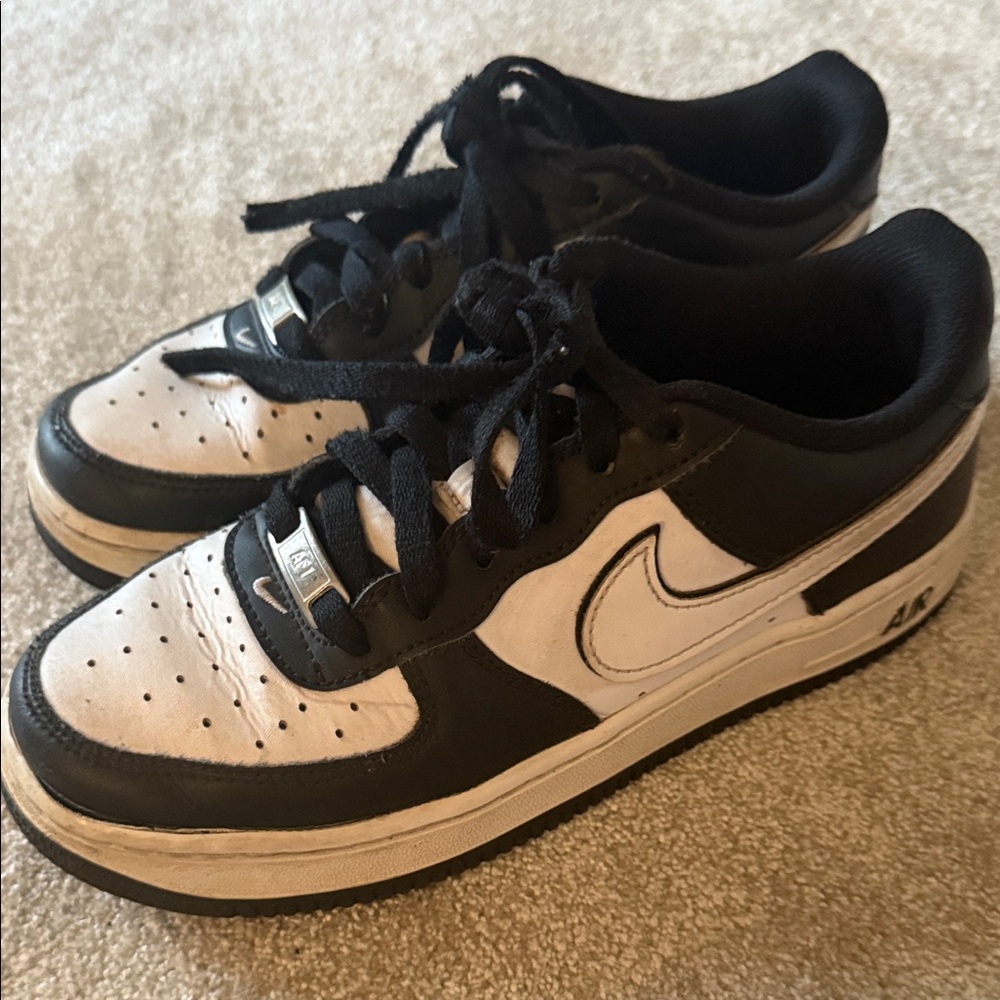 Nike Air Force One 
Black/White
Youth Size 5